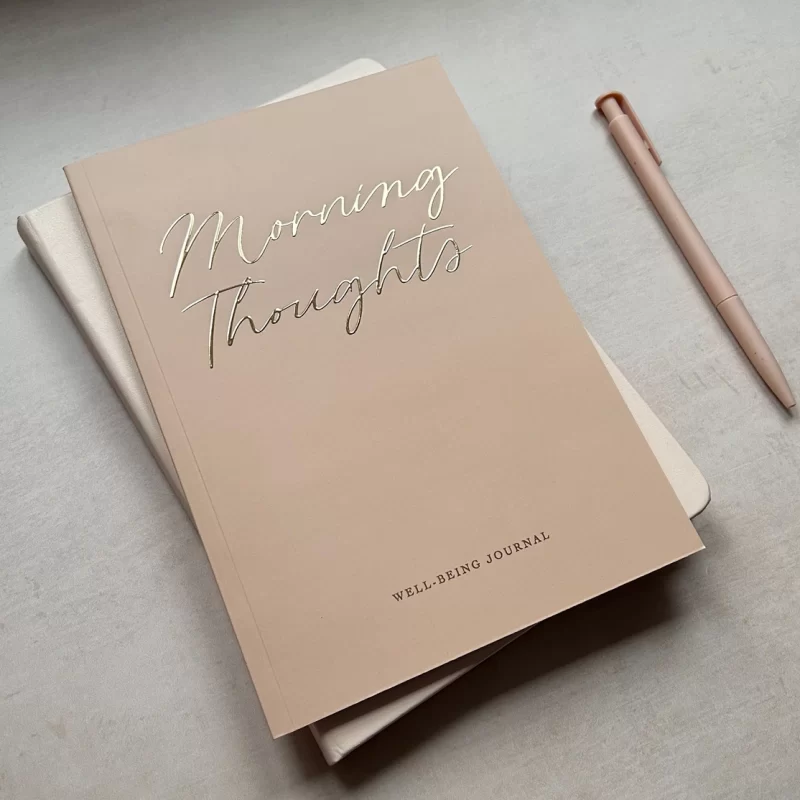 Morning thoughts wellbeing journal goud