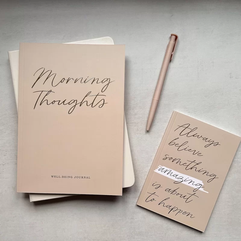 Morning thoughts wellbeing journal goud